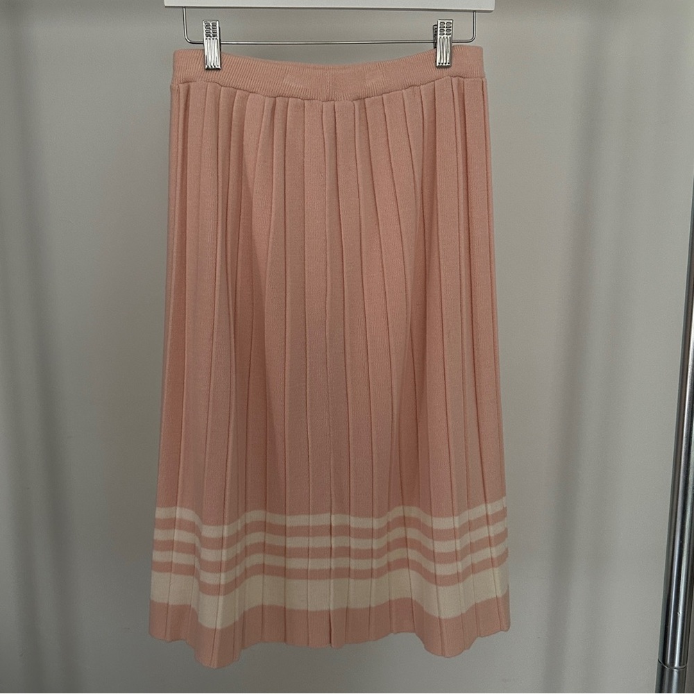 Vintage 1970’s Pleated Knee Length Light Pink Knit Skirt